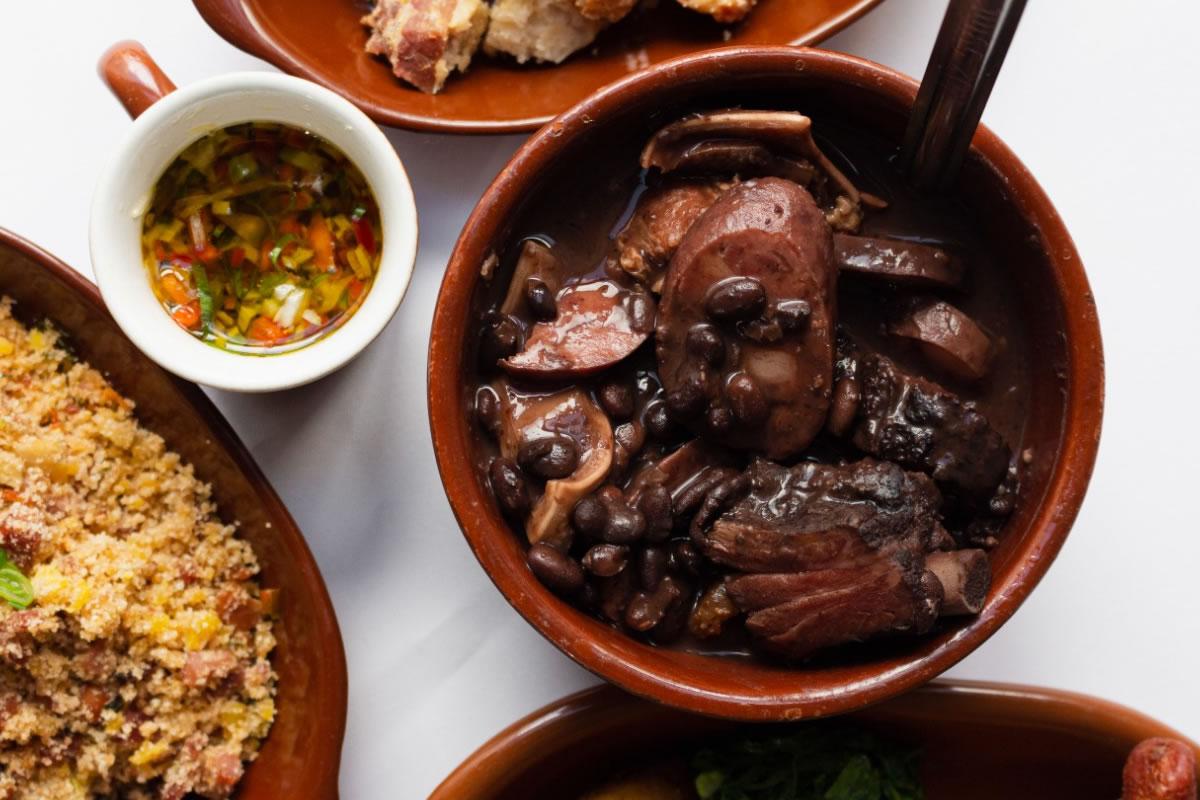 [Aperitivos e entradas para servir na feijoada]