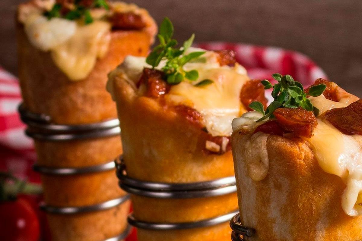 [Pizza cone de carne seca com requeijão]