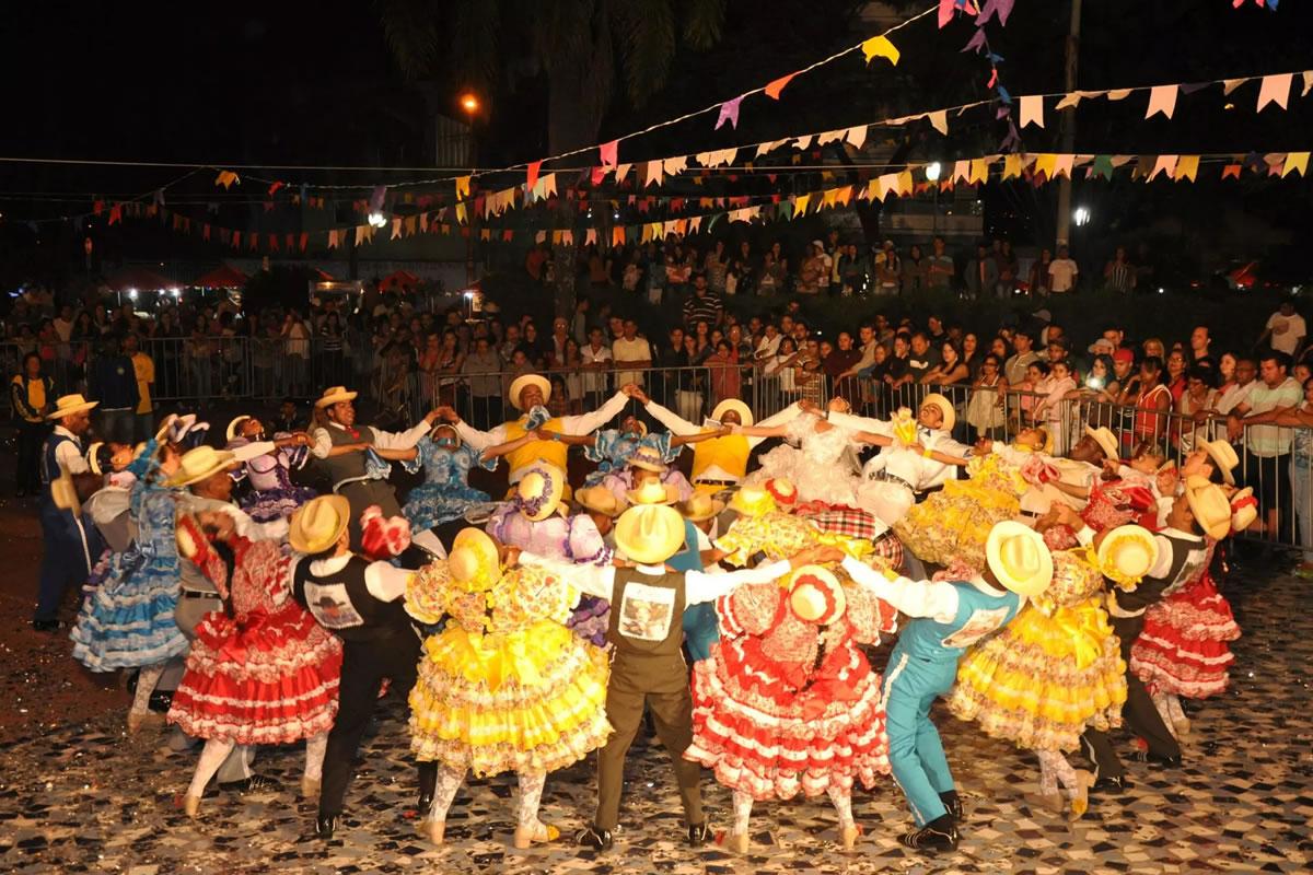 [A História da Festa Junina e Sua Influência na Gastronomia Brasileira]