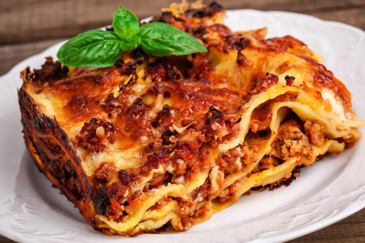 [Lasanha Tradicional Artesanal – Camadas de Tradição, Técnica e Sabor]